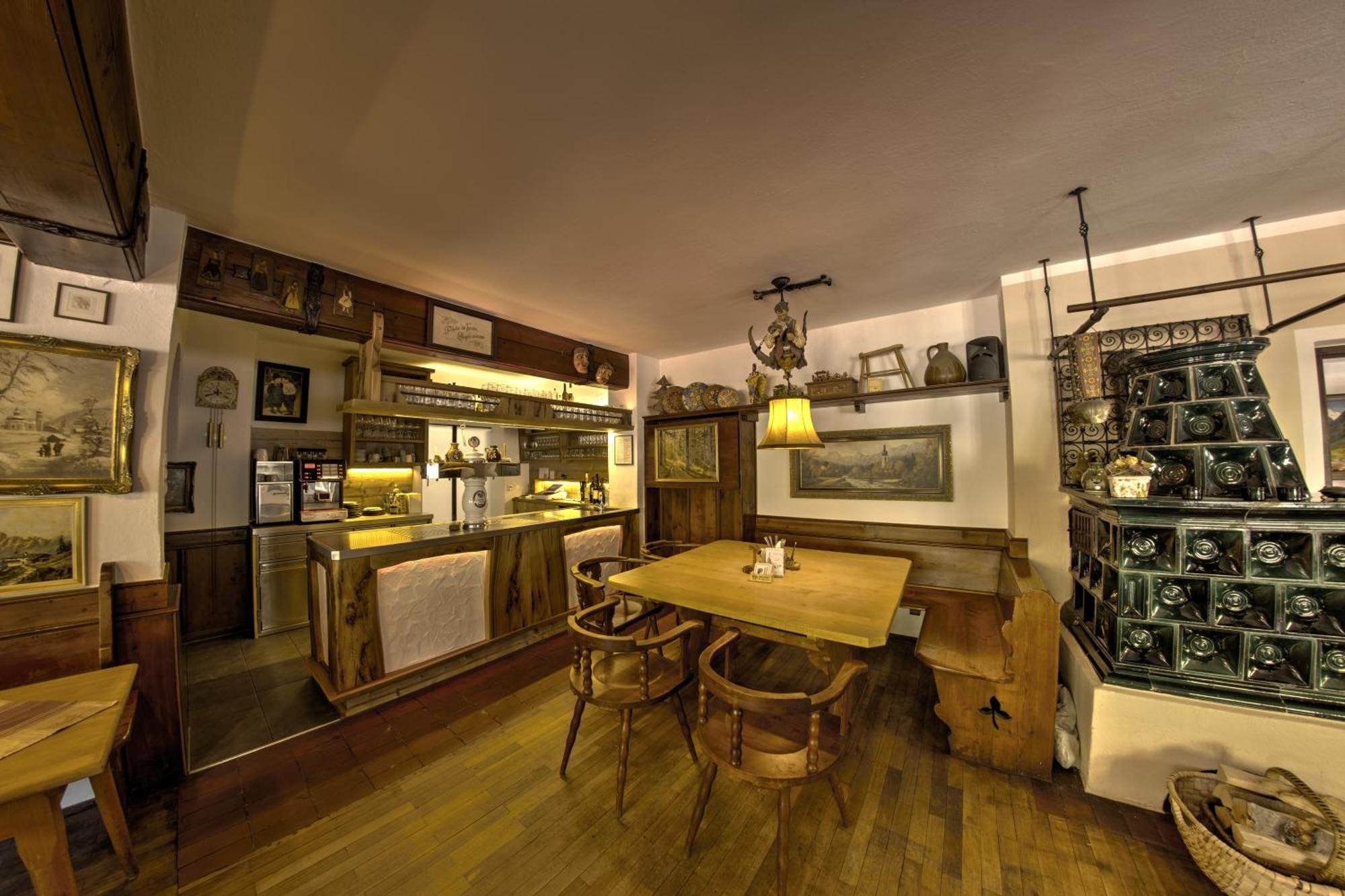 Inn Wirtshaus Und Hocheck